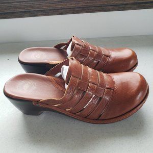 Nurture Leather Clog Mule Size 8M
